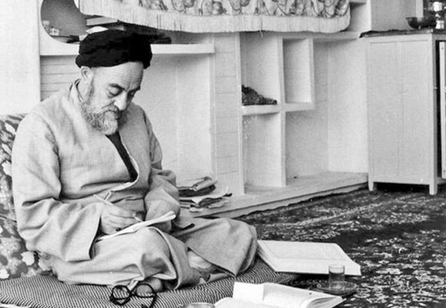 خاطره رهبر انقلاب از مجلسی که علامه طباطبایی، امام خمینی(ره) را استاد خود خطاب کرد