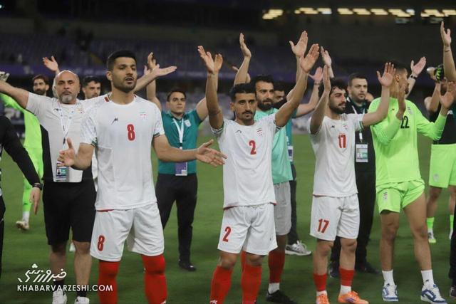 حمله هواداران فوتبال به تیم ملی؛ آقای قلعه‌نویی با این تیم زنگ تفریح می‌شویم