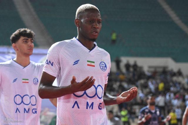 بازیکن مغضوب استقلال، دوشنبه در تهران