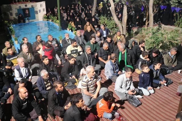 حضور پرشور مردم و جوانان در آیین عزاداری فاطمیه در خانه مقدس زاده ساوه