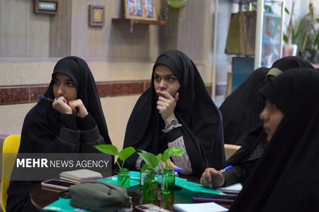 بانوان زاهدانی؛ طلایه داران تبیین و آگاهیبخشی