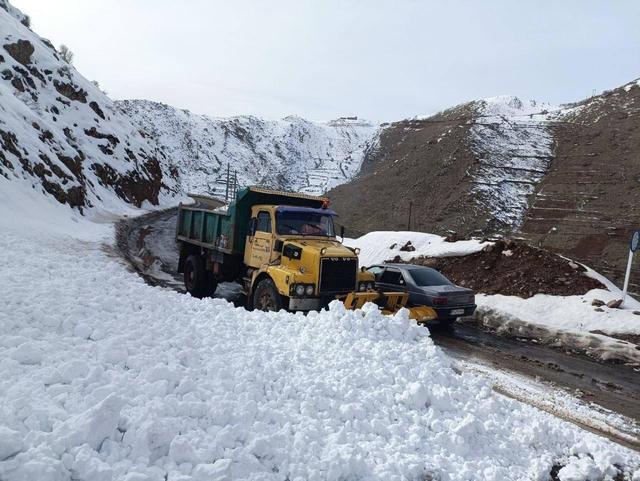 بارش نخستین برف پاییزی در گردنه ته‌ته پاوه