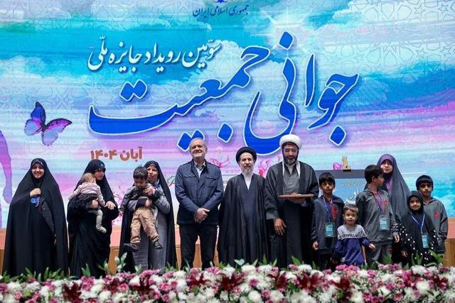 خانواده ۸فرزندی بجنوردی برگزیده رویداد ملی جوانی جمعیت شد