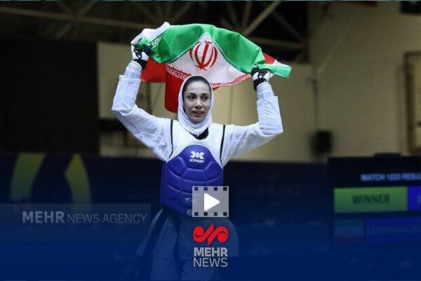 دور افتخار دختر طلایی تکواندوی ایران با پرچم ایران