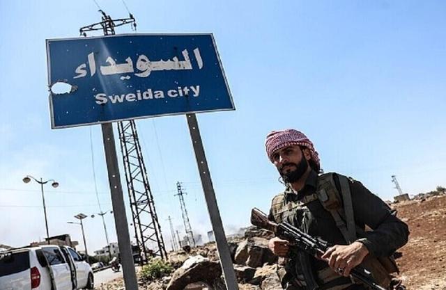 حمله نیروهای وابسته به دولت موقت سوریه علیه سویداء با استفاده از پهپاد و سلاح‌های سنگین