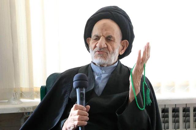 امام جمعه بیرجند خواستار ثبت و بازگو کردن کرامات شهدا شد