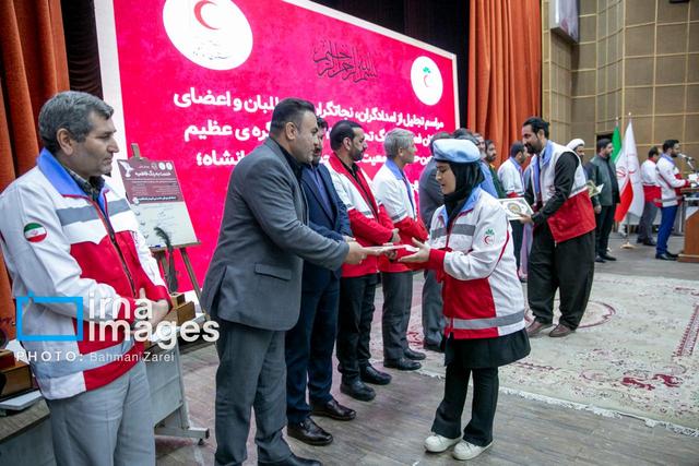 امدادگران فعال هلال احمر کرمانشاه در جنگ ۱۲ روزه و اربعین تجلیل شدند