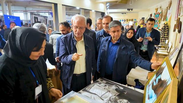 فیلم / بازدید دستیار اجتماعی رییس‌جمهور از نمایشگاه توانمندی بانوان اردبیل