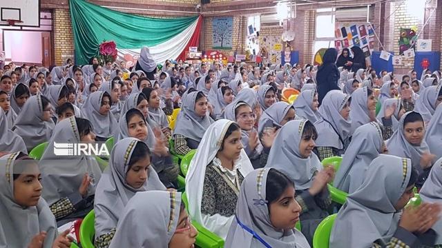 فیلم | آئین آغاز هفته کتاب در دبستان معینی بوشهر