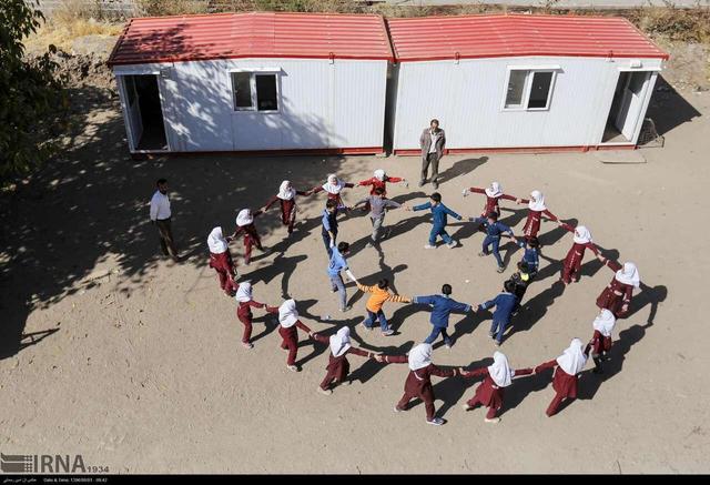 رایزنی تلفنی استاندار در جلسه؛ انتقال مشکلات مدارس کانکسی لرستان به پایتخت