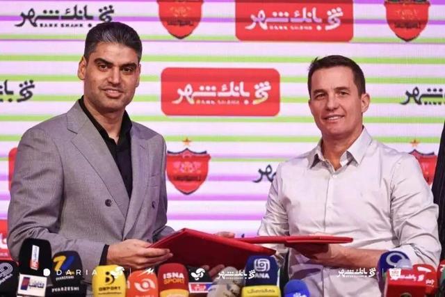 جلسه مدیرعامل و سرمربی پرسپولیس؛ مباحث مختلف بررسی شد