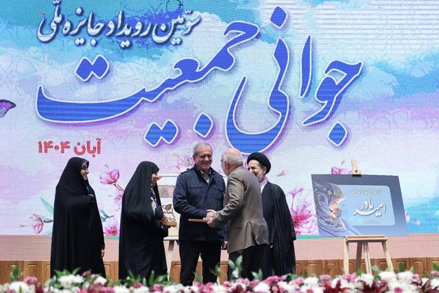 استاندار خوزستان مدیر برتر کشور در حوزه جوانی جمعیت شد