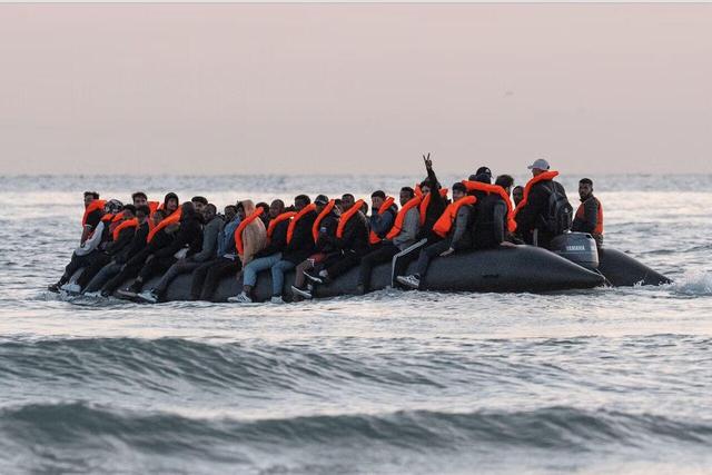 چرخش تند قوانین مهاجرتی در انگلیس/ پناهندگی به اقامت «موقت» تغییر کرد