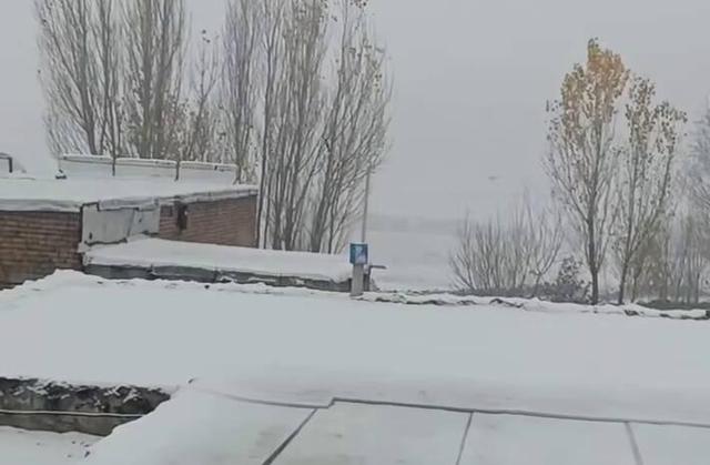 فیلم/بارش نخستین برف پاییزی در ایستگاه هفت توچال