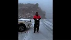 مردم این مناطق با برف پاییزی غافلگیر شدند (فیلم)