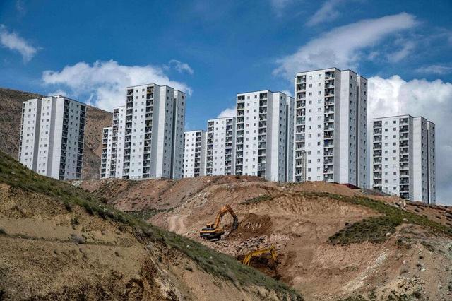 تحول بزرگ مسکن و زیرساخت‌ها در کردستان با سفر وزیر راە