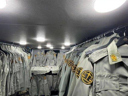 توزیع مرحله جدید البسه و تجهیزات شخصی محیط بانان