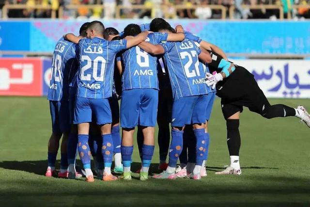 ضرر استقلالی‌ها از تعویق بازی پرسپولیس - تراکتور