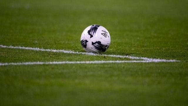 لغو یک مسابقه فوتبال به خاطر توهین جنسی به داور زن