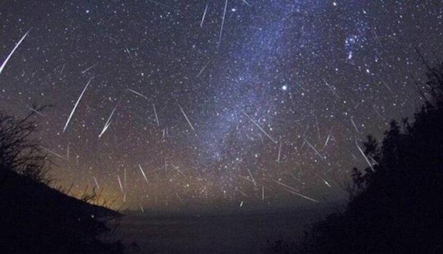 جذابترین بارش شهابی ۱۴۰۴ + تاریخ دقیق و جزئیات