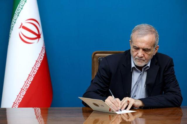 پیام تسلیت دکتر پزشکیان در پی درگذشت مادر شهیدان والا مقام معینی نجف آبادی