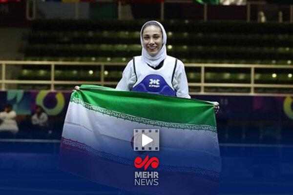 دور افتخار ساینا کریمی با پرچم ایران در بازی‌های کشورهای اسلامی