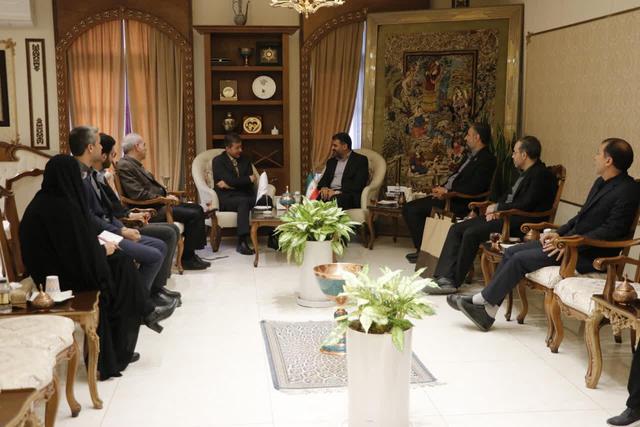 نقش‌آفرینی آستان قدس رضوی در عرصه‌های فرهنگی و اقتصاد افزایش یابد