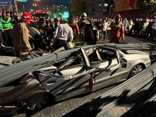 واژگونی کامیون حامل میلگرد در کوهسار