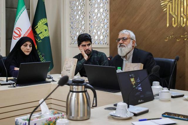 «فرزند بی‌نهایت» در مشهد رونمایی شد/ خاطرات خودگفته شهید بهشتی