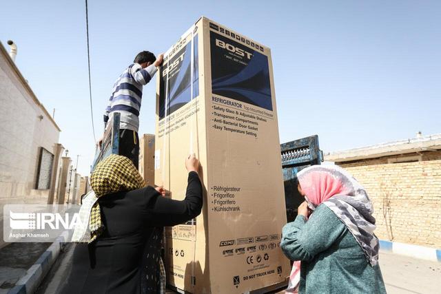 کمیته امداد قشم ۶۰ دستگاه یخچال به مددجویان اهدا کرد
