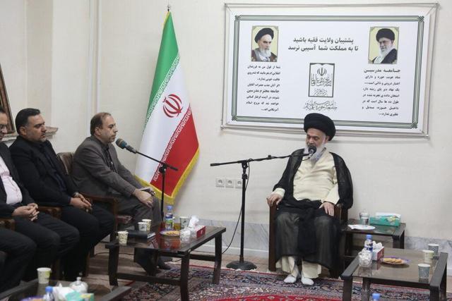 حسینی بوشهری: دشمنان به دنبال تغییر هویت ملی و دینی دانش آموزان هستند