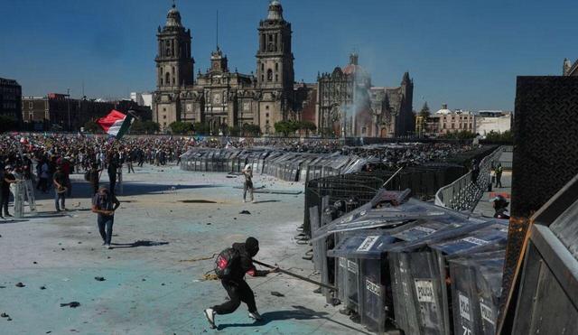 اعتراضات مکزیک به خشونت کشیده‌ شد/ زخمی شدن ۱۰۰ پلیس