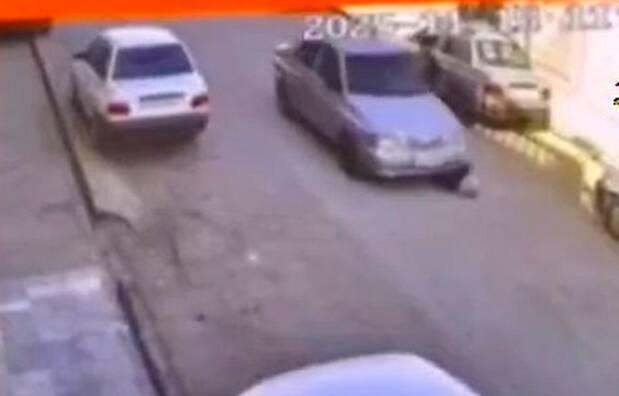 فیلم/ زیر گرفتن یک دانش‌آموز در مشهد توسط راننده زن