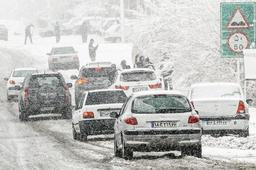 بارش باران و برف در جاده‌های 10 استان