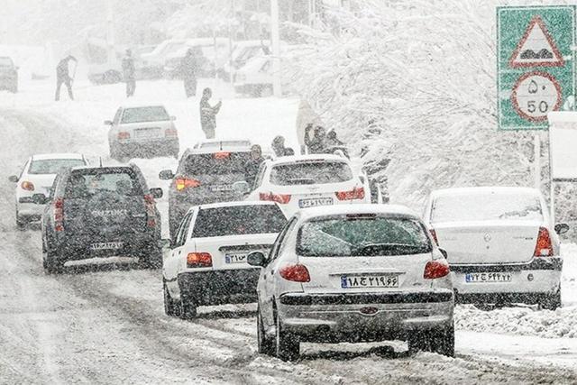 بارش باران و برف در جادههای 10 استان