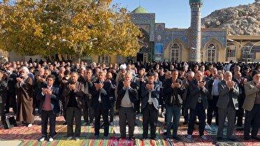 مردم فارس برای طلب باران به نماز ایستادند