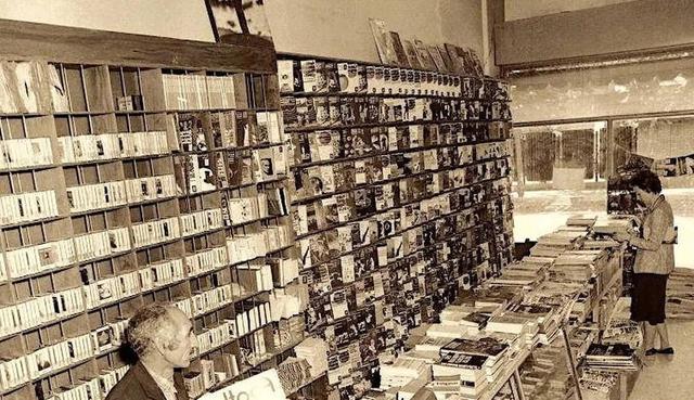 سفر در زمان؛ کتابفروشی شهرزاد خیابان شریعتی ۱۳۵۴(عکس)