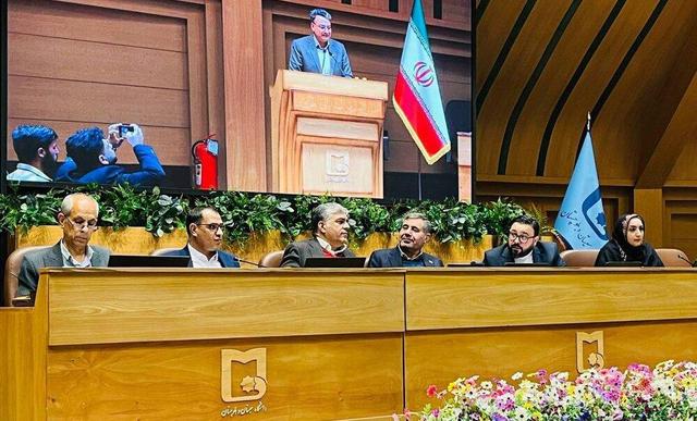 مشاور رئیس‌جمهوری: کشور نیازمند پوست‌اندازی مدیریتی و میدان دادن به جوانان است