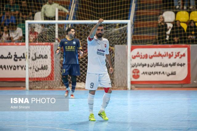 انتقام گیتی‌پسند در اصفهان/ صدرنشین با یک برد قاطع به رکوردش ادامه داد