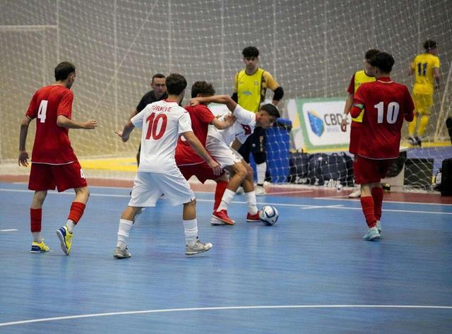 شکست تیم پسران دانش آموز ایران برابر برزیل