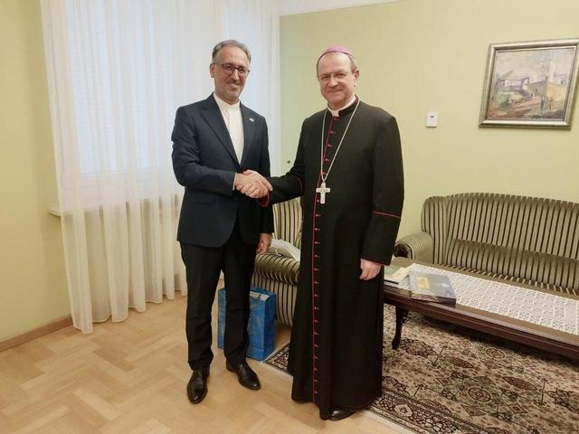 دیدار سفیر ایران با اسقف اعظم لهستان