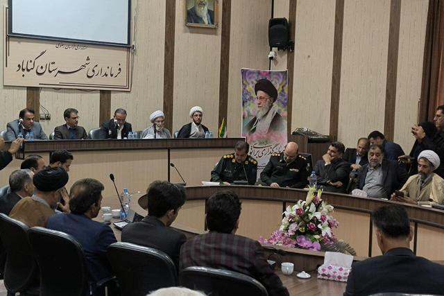 رفع مشکل آب و توسعه راههای شهرستان در اولویت پیگیریهاست