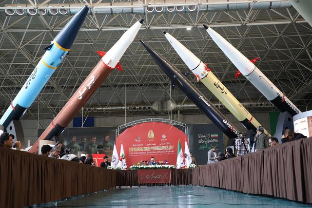 نشست خبری یک جشنواره تئاتری زیر سایه‌ی موشک‌های «خیبرشکن»، «فتاح» و...