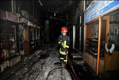 ببینید | حریق یک مغازه سپرسازی در مشهد