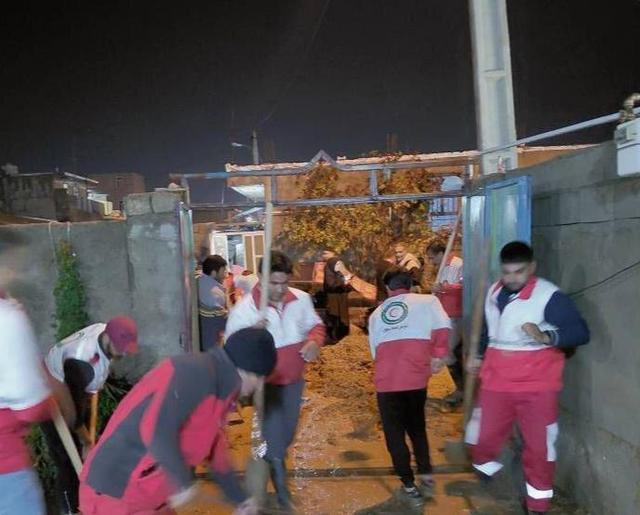 آخرین خبرها از بارش سیل آسا در شهرک هزارانی آبدانان | اسکان اضطراری برای ۲۰۰ نفر