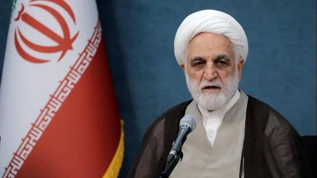 اژهای: مردم ما در مقابل دشمن تسلیم نشده و نخواهند شد