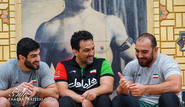 شمشیر کشیدن کاپیتان و سرمربی تیم ملی کشتی! +ویدیو