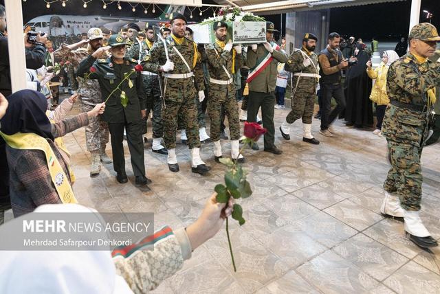 آیین استقبال از پیکر ۶ شهید گمنام دفاع مقدس در شهرکرد