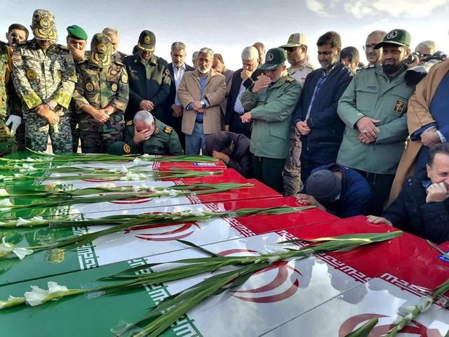 عطر شهادت در بیرجند پیچید؛ ورود ۶ پیکر شهید گمنام به فرودگاه