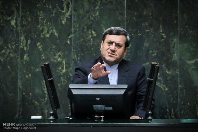 هشدار قشقاوی نسبت به افزایش۲۸۰۰ مورد گازگرفتگی سگ‌های رهاشده رباط کریم